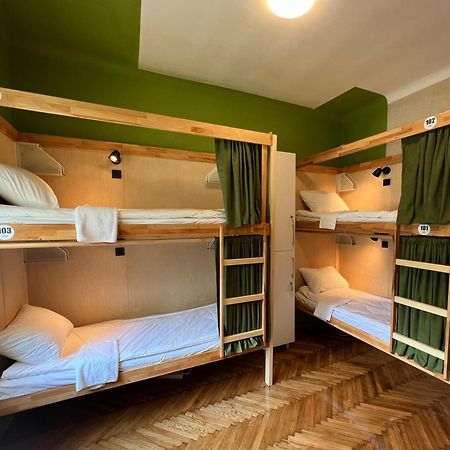 Cabbage Hostel Belgrado Buitenkant foto