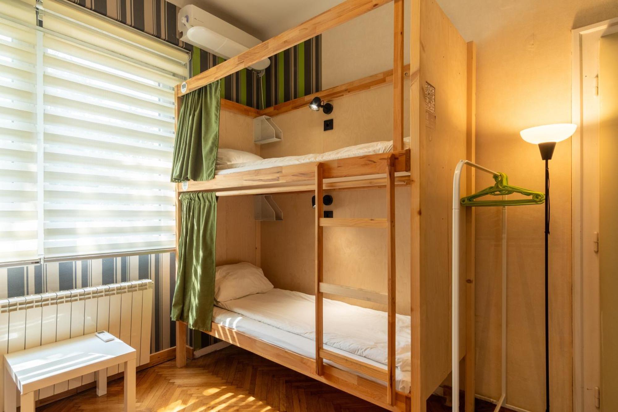 Cabbage Hostel Belgrado Buitenkant foto