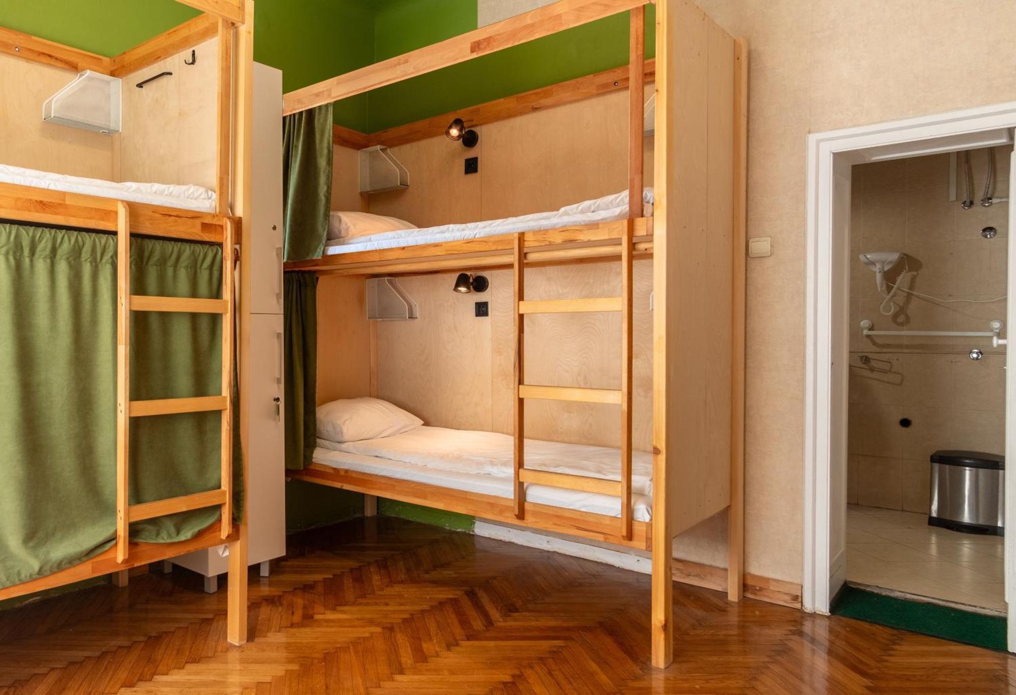 Cabbage Hostel Belgrado Buitenkant foto