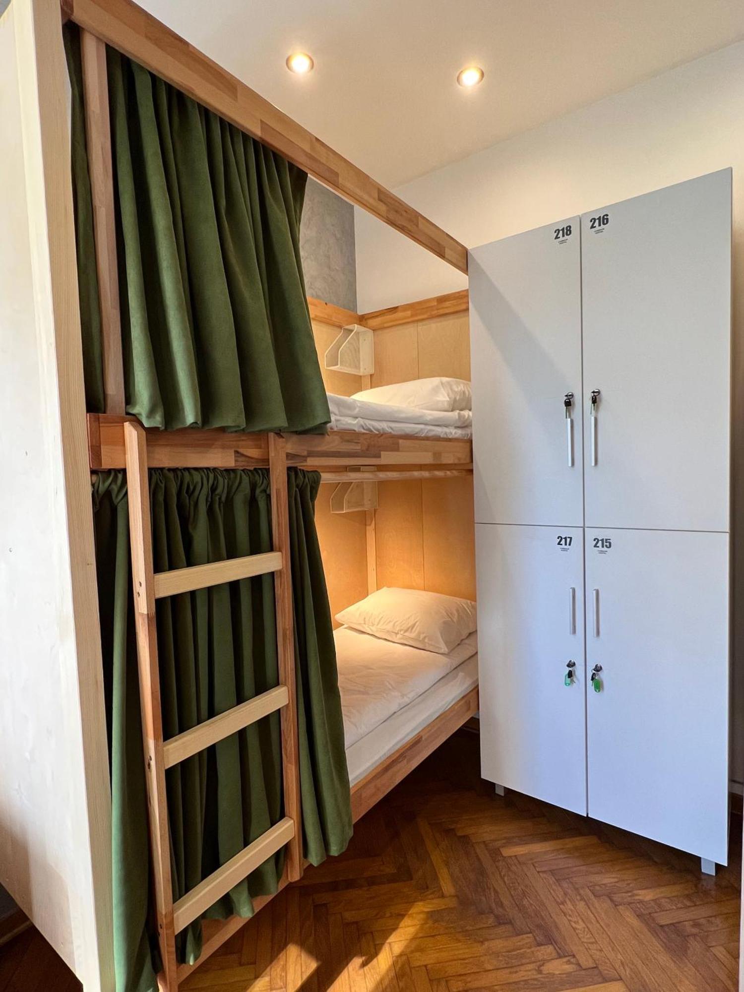Cabbage Hostel Belgrado Buitenkant foto