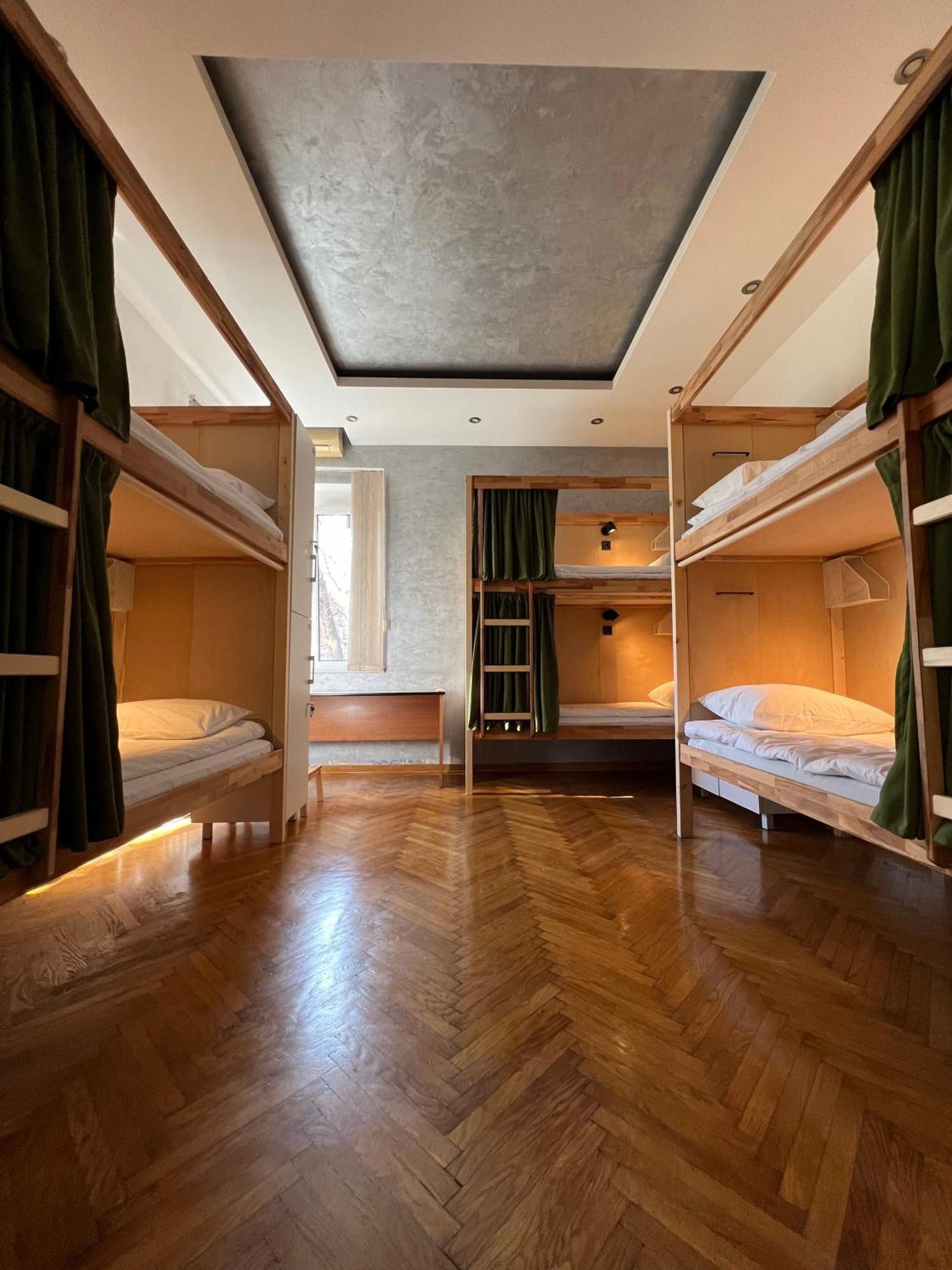 Cabbage Hostel Belgrado Buitenkant foto