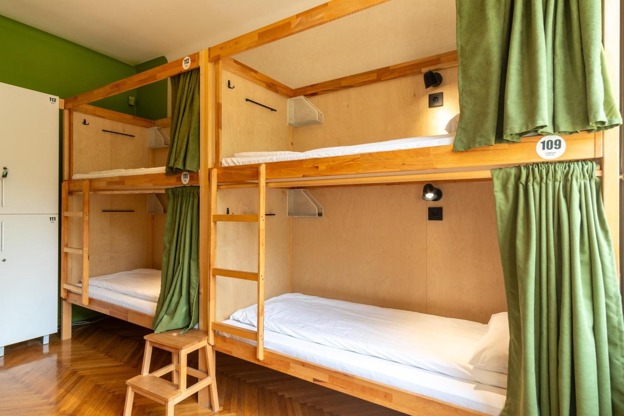 Cabbage Hostel Belgrado Buitenkant foto