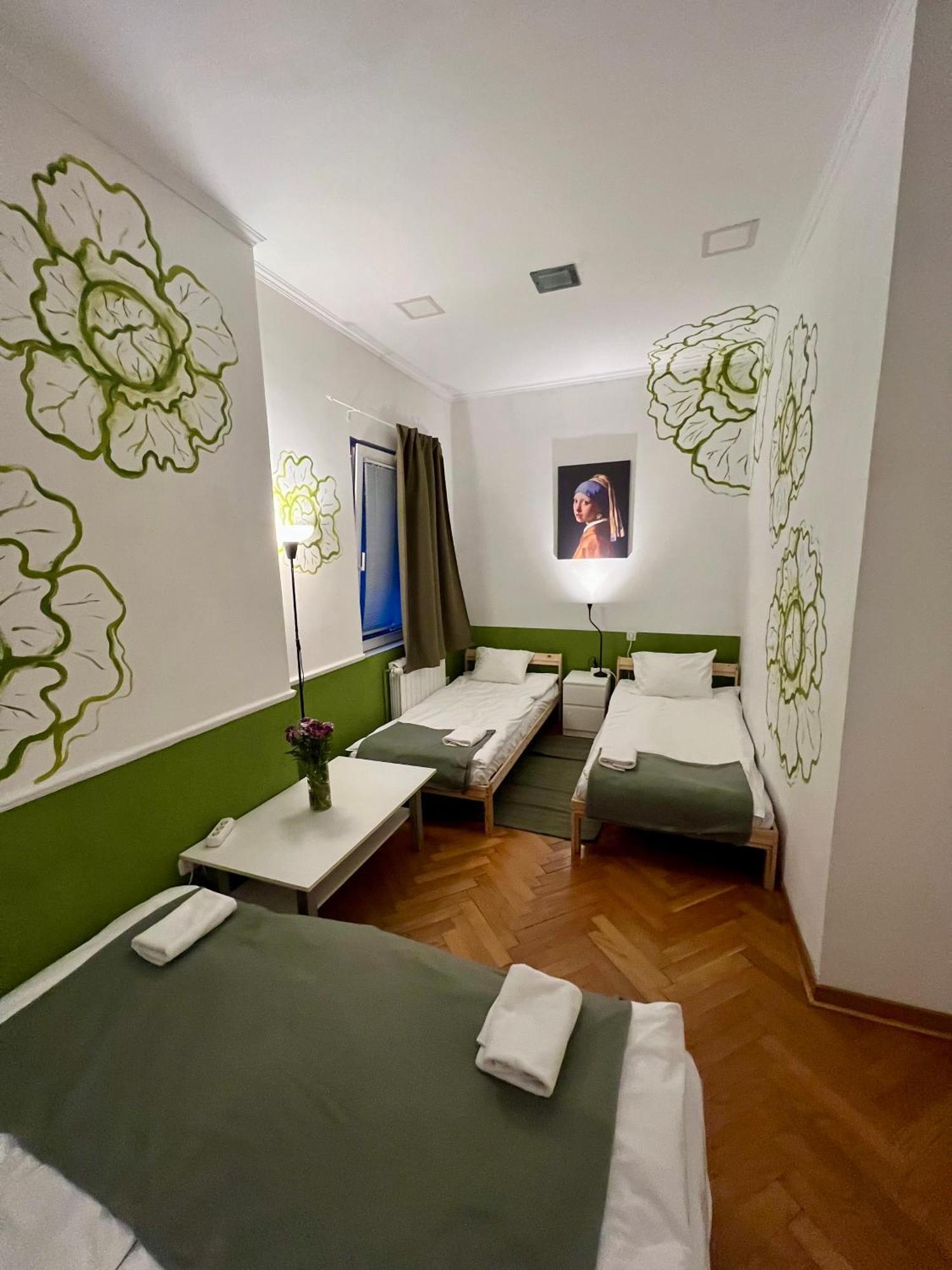Cabbage Hostel Belgrado Buitenkant foto