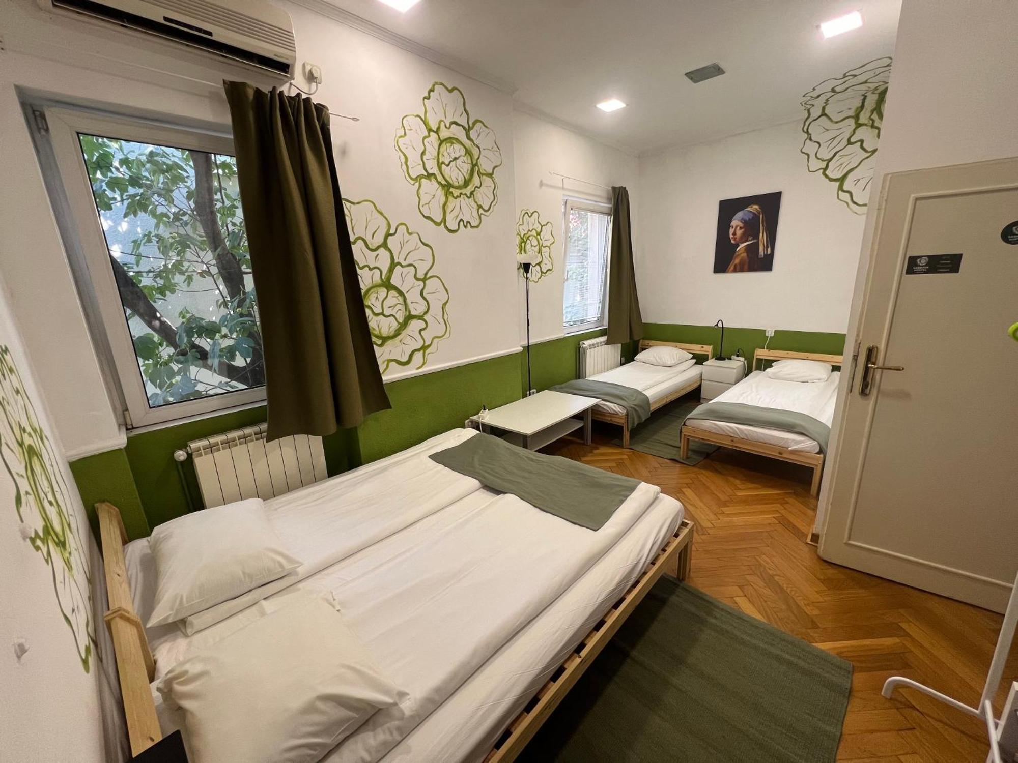 Cabbage Hostel Belgrado Buitenkant foto