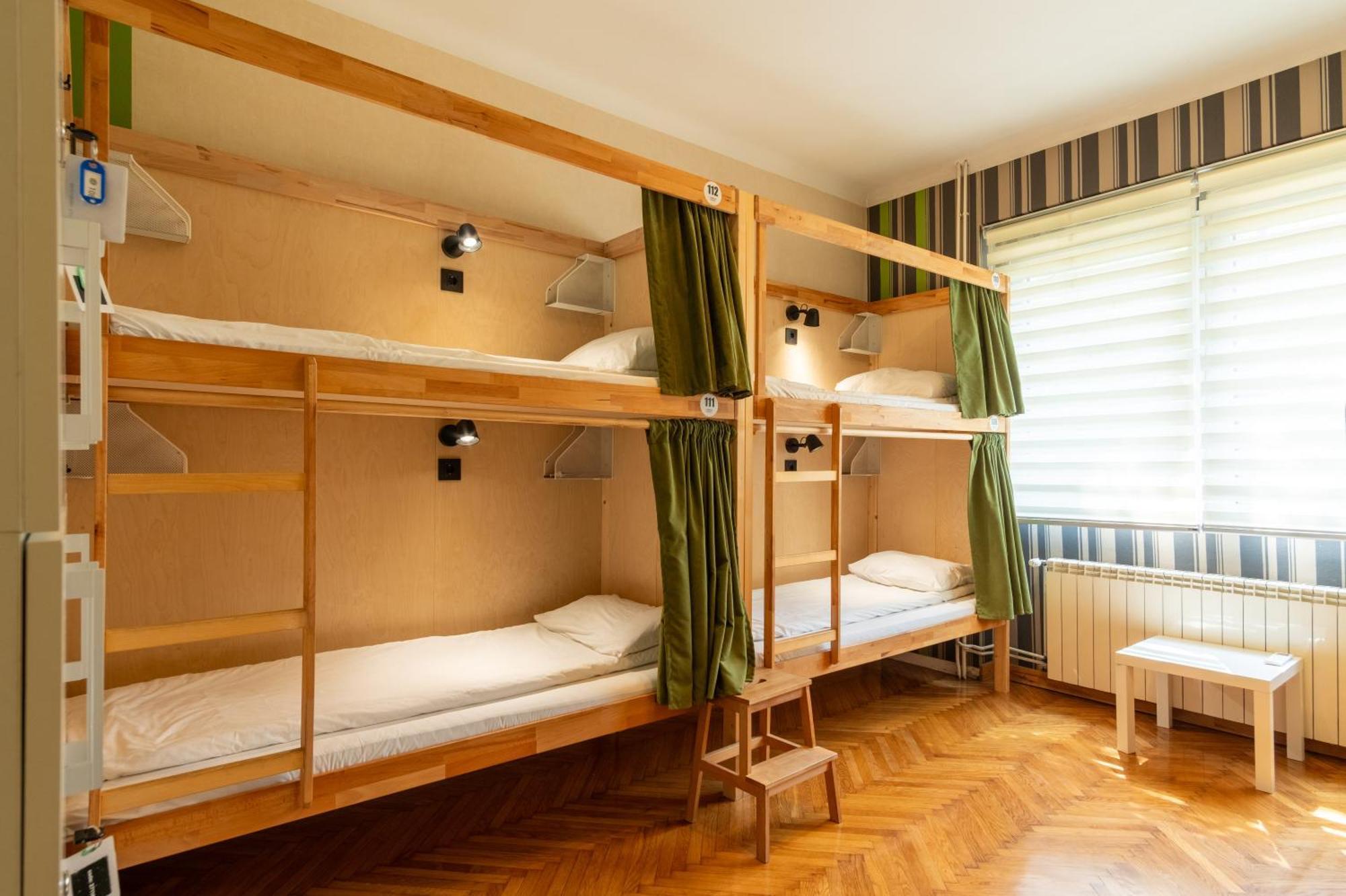 Cabbage Hostel Belgrado Buitenkant foto