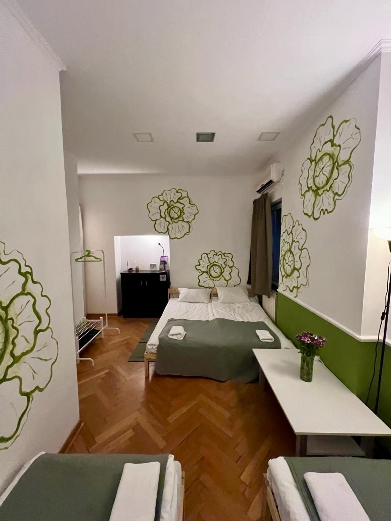 Cabbage Hostel Belgrado Buitenkant foto