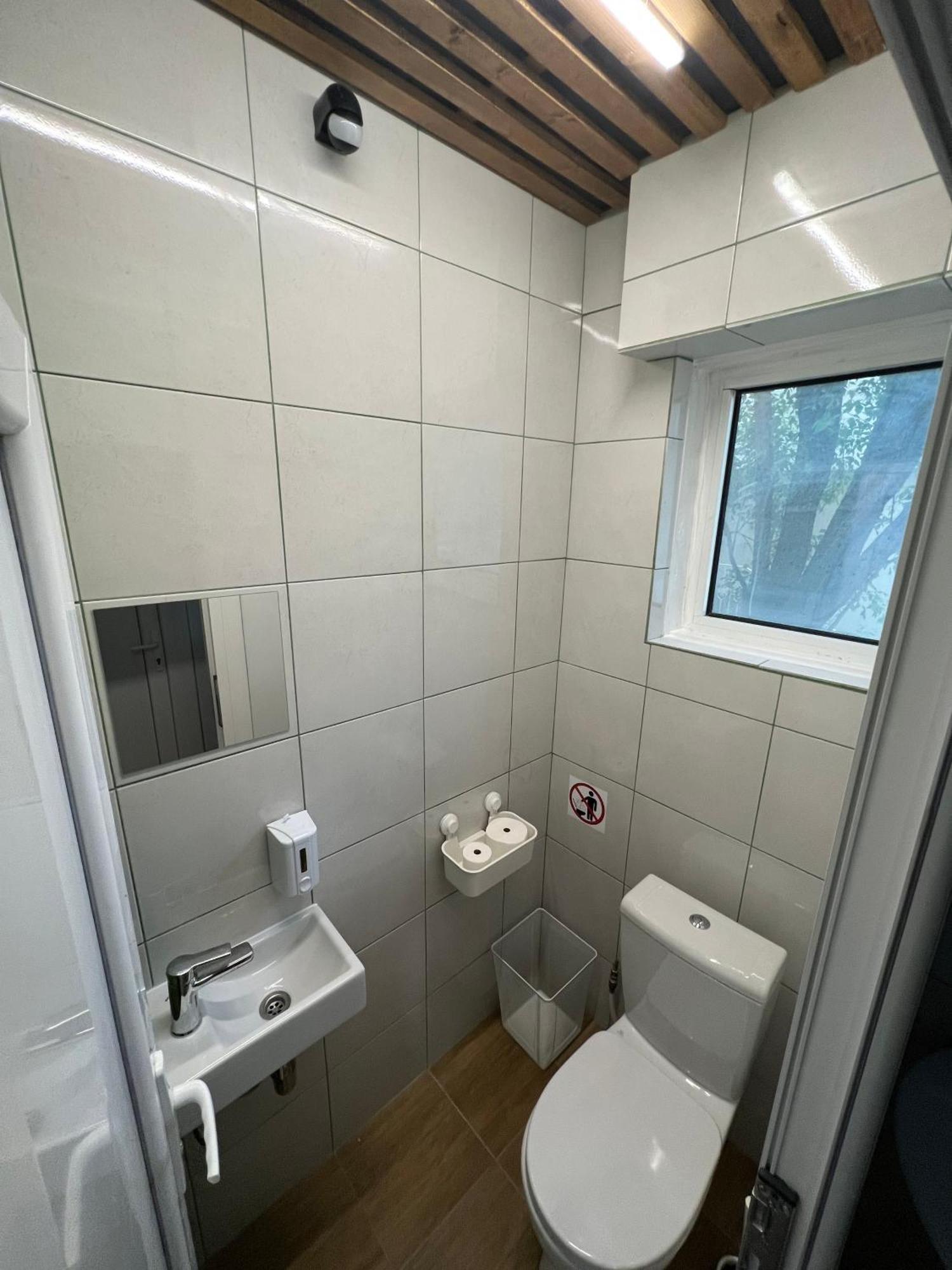 Cabbage Hostel Belgrado Buitenkant foto