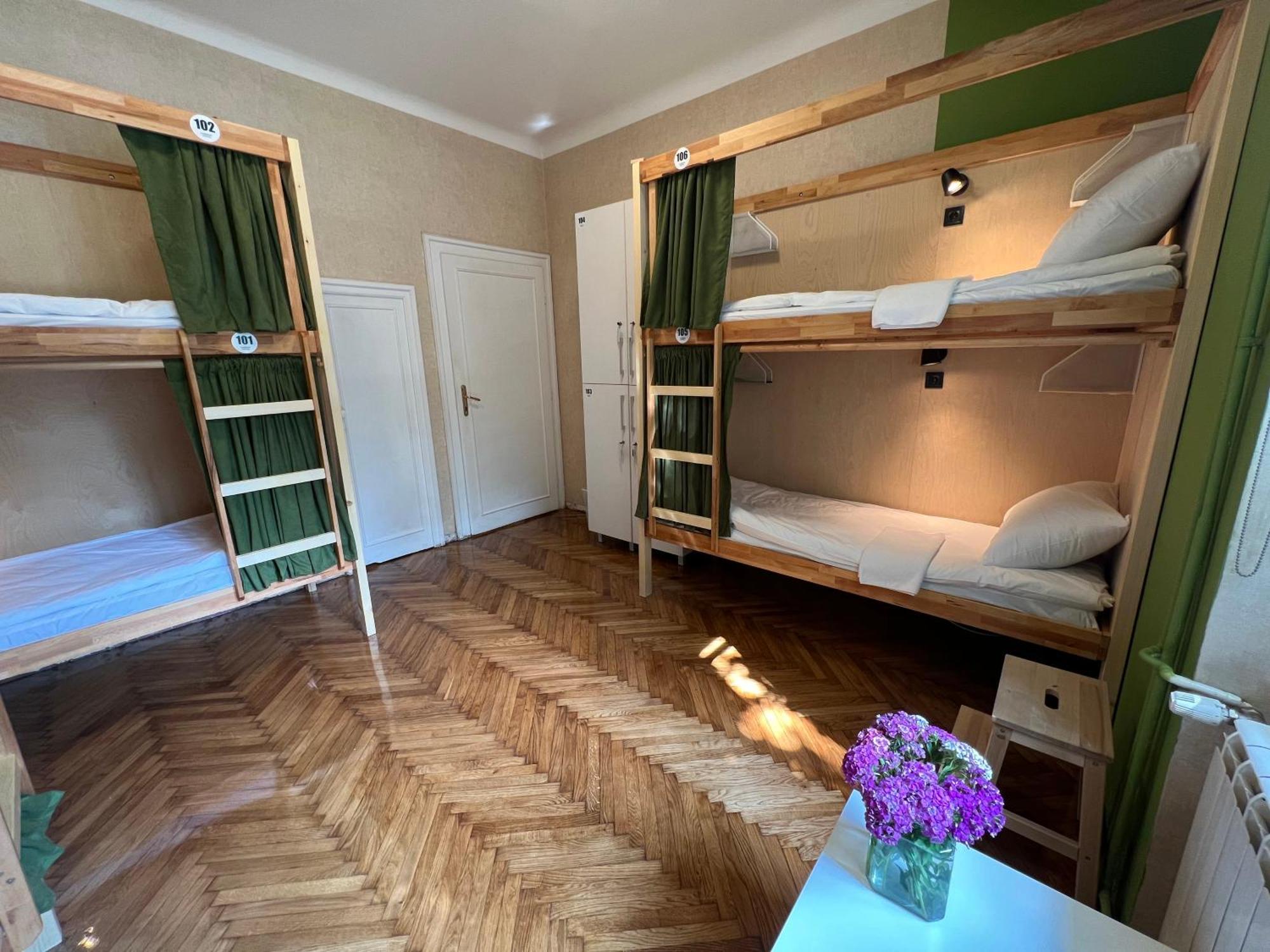 Cabbage Hostel Belgrado Buitenkant foto