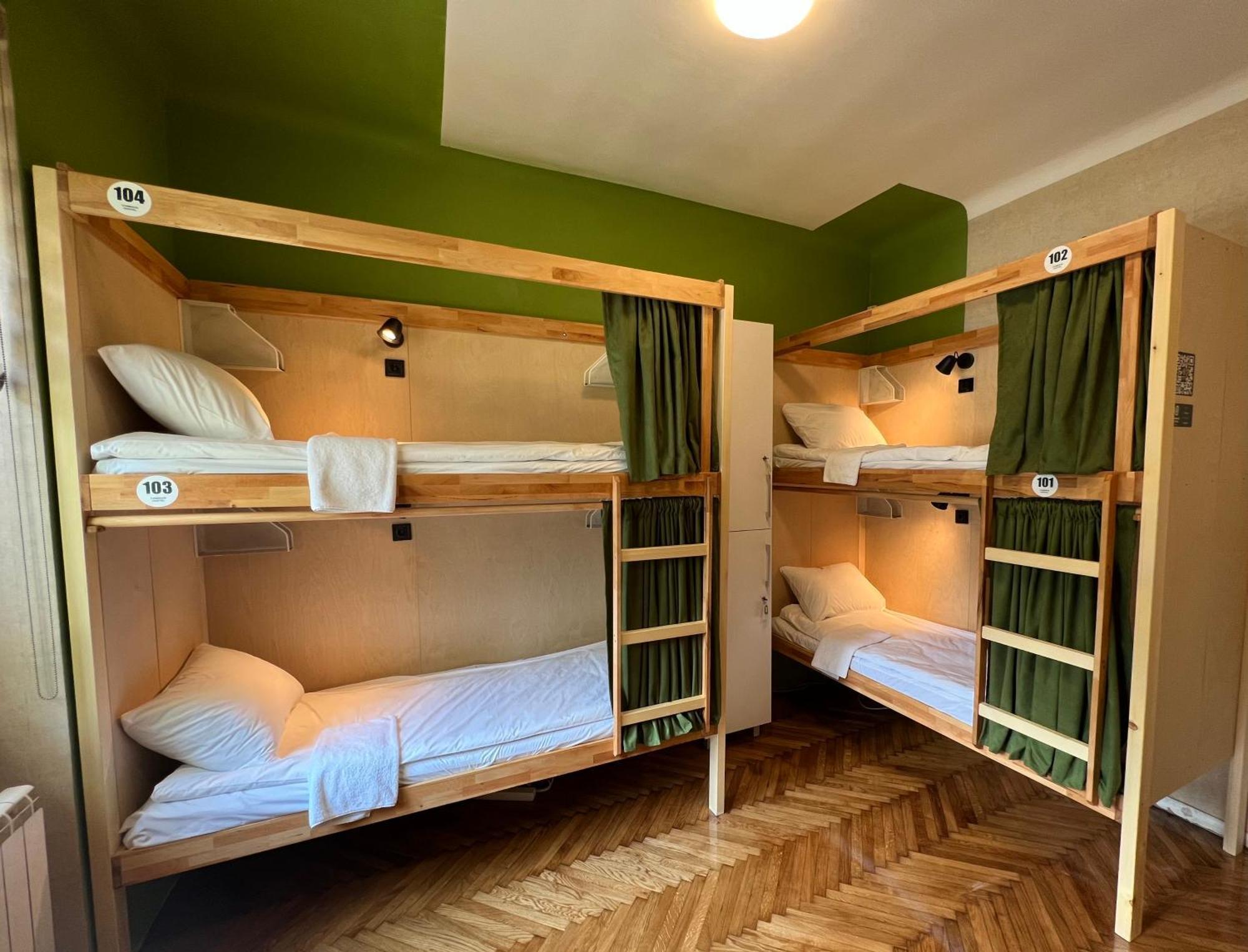Cabbage Hostel Belgrado Buitenkant foto