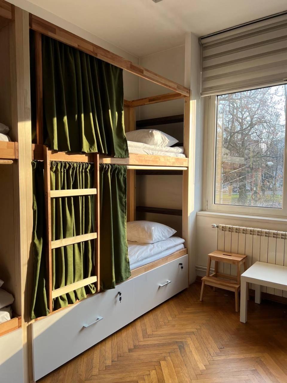 Cabbage Hostel Belgrado Buitenkant foto