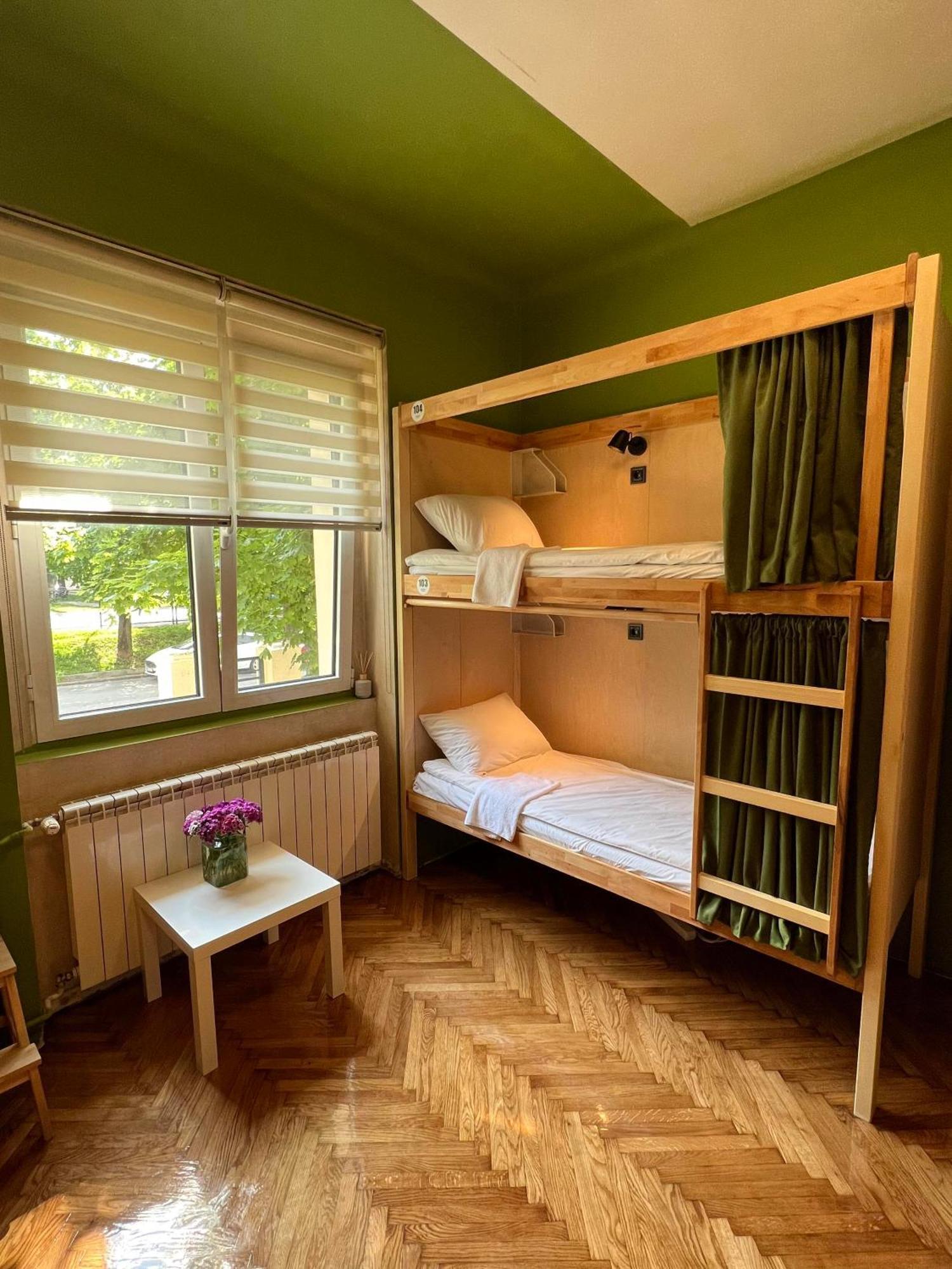 Cabbage Hostel Belgrado Buitenkant foto